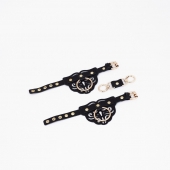 Черные кожаные наручники с клепками, кольцами и золотистой фурнитурой - Crazy Handmade - купить с доставкой в Кирове