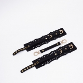 Черный кожаные оковы с узорами и золотистой фурнитурой - Crazy Handmade - купить с доставкой в Кирове