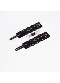 Черные кожаные наручники с узорами и золотистой фурнитурой - Crazy Handmade - купить с доставкой в Кирове