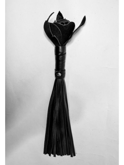 Черная кожаная плеть с розой в рукояти - 40 см. - БДСМ Арсенал - купить с доставкой в Кирове