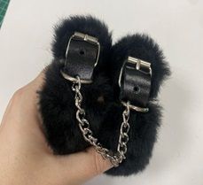 Черные наручники на цепи с меховой опушкой - Лунный свет - купить с доставкой в Кирове